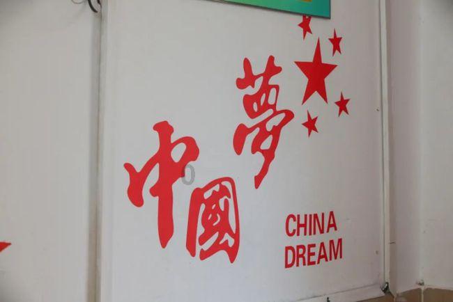 别的同学都有女生追，我怎么没有啊，我长得也不难看，家境也很好游戏画面
