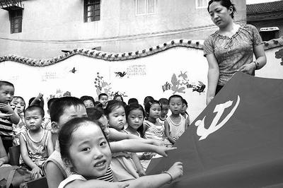 博主:泽卡昨天离开海口,大概7天左右消肿后接受核磁检查