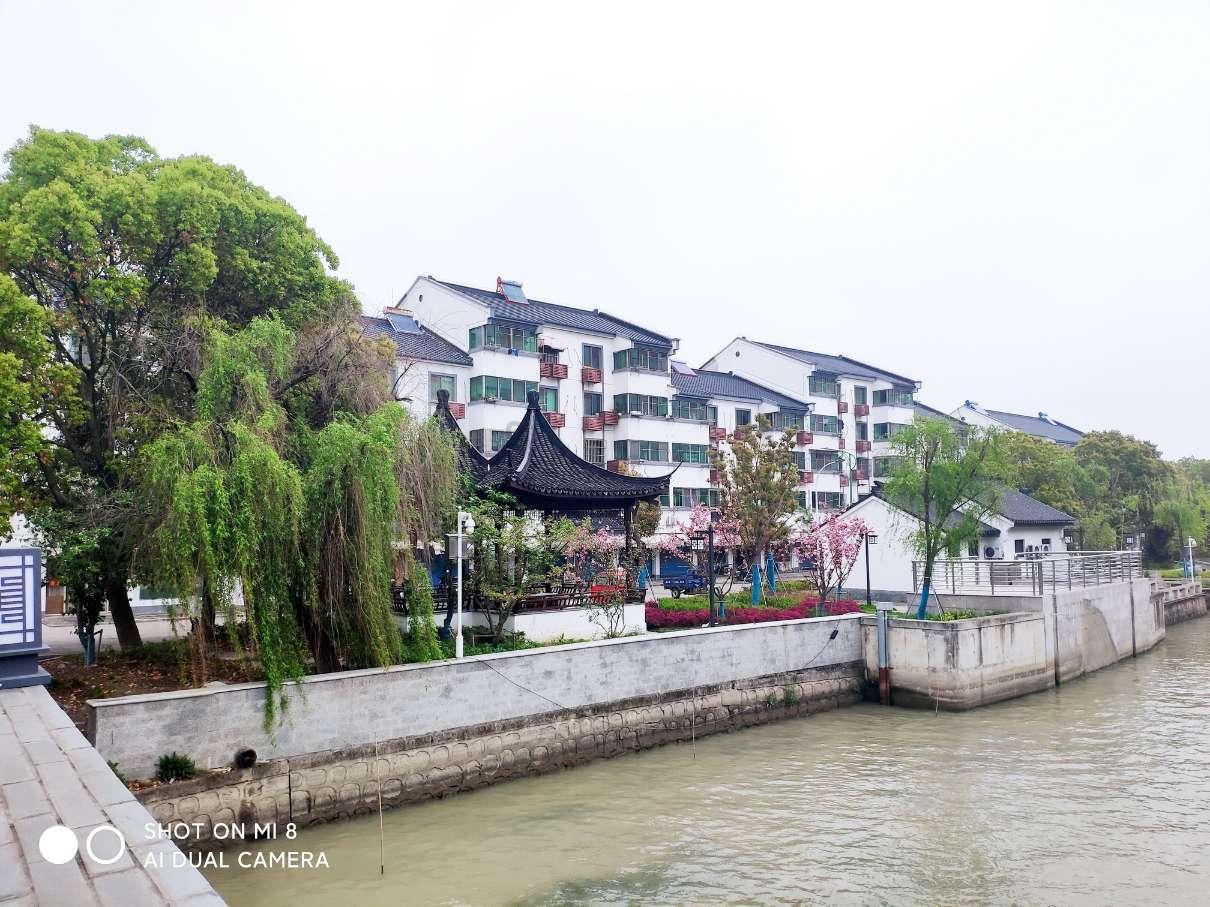 我们店一个员工离职了，但是她又申请了一个微信号，微信名我们的店名，还打着我们的店名做生意？游戏画面