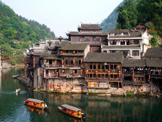 逃出林中村